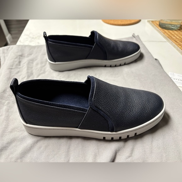 Vionic Navy Blue Cambria Slip On Sneakers size 8 new without box - Picture 3 of 7